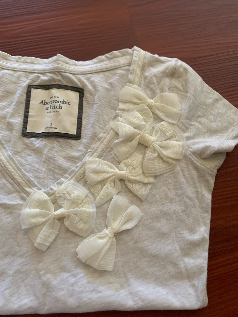 Abercrombie & Fitch Cream V-Neck Tee with Bow Accents